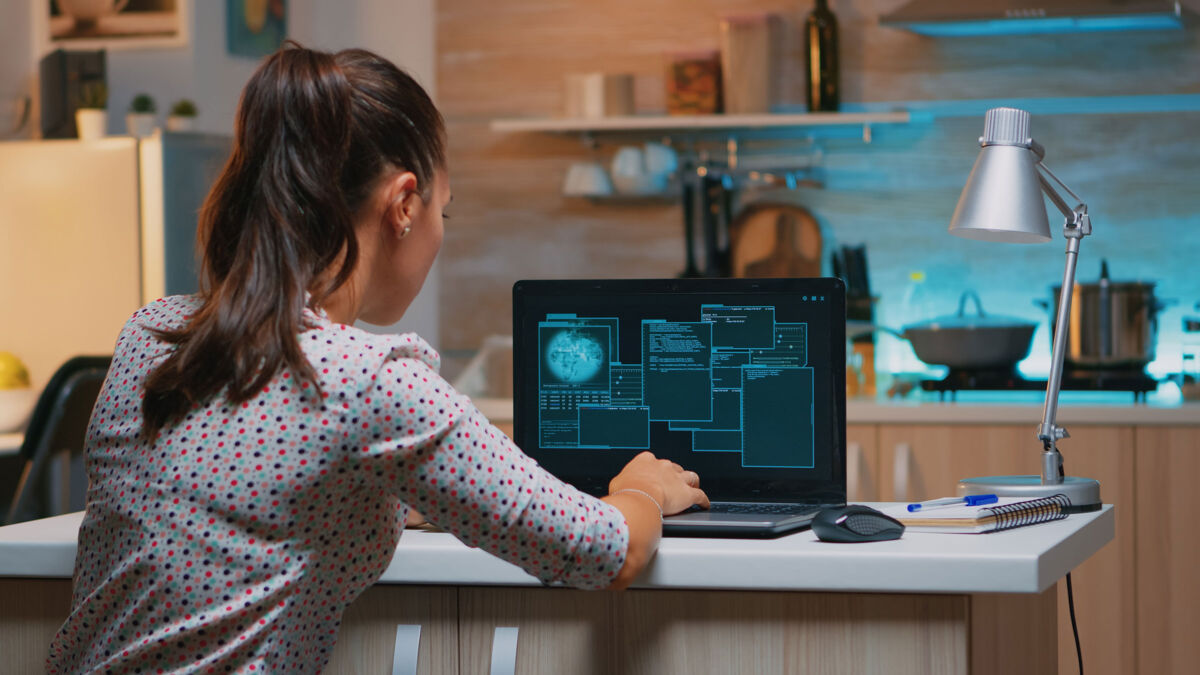 Cursos gratis en programación para ellas Los cursos, que serán parcialmente gratis (solo se paga si la alumna consigue trabajo después de graduarse), tienen como fecha límite de inscripción el próximo 8 de mayo. El proceso para aplicar es sencillo y solo requiere de un dispositivo conectado a internet. Siga los pasos señalados en este artículo.&nbsp;