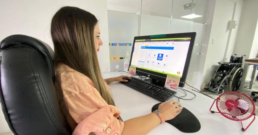Así podrá descargar la factura del impuesto vehicular Tras un informe de la Secretaría Distrital de Hacienda, la entidad anunció que los bogotanos podrán descargar su factura del impuesto vehicular y pagarlo ya sea de forma presencial o virtual.