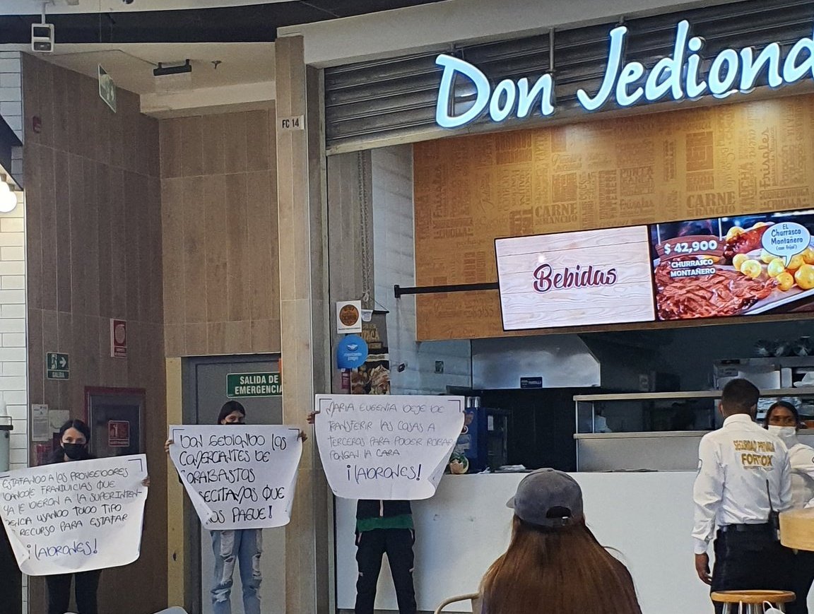 Le armaron alboroto a Don Jediondo por 'mala paga' 1 Le armaron alboroto a Don Jediondo por 'mala paga' Un escándalo con pancartas incluidas le armaron a Don Jediondo en una sede de su popular restaurante, en un centro comercial del norte de Bogotá, donde llamaron la atención de los visitantes a las vez que lo acusaban de mala paga.