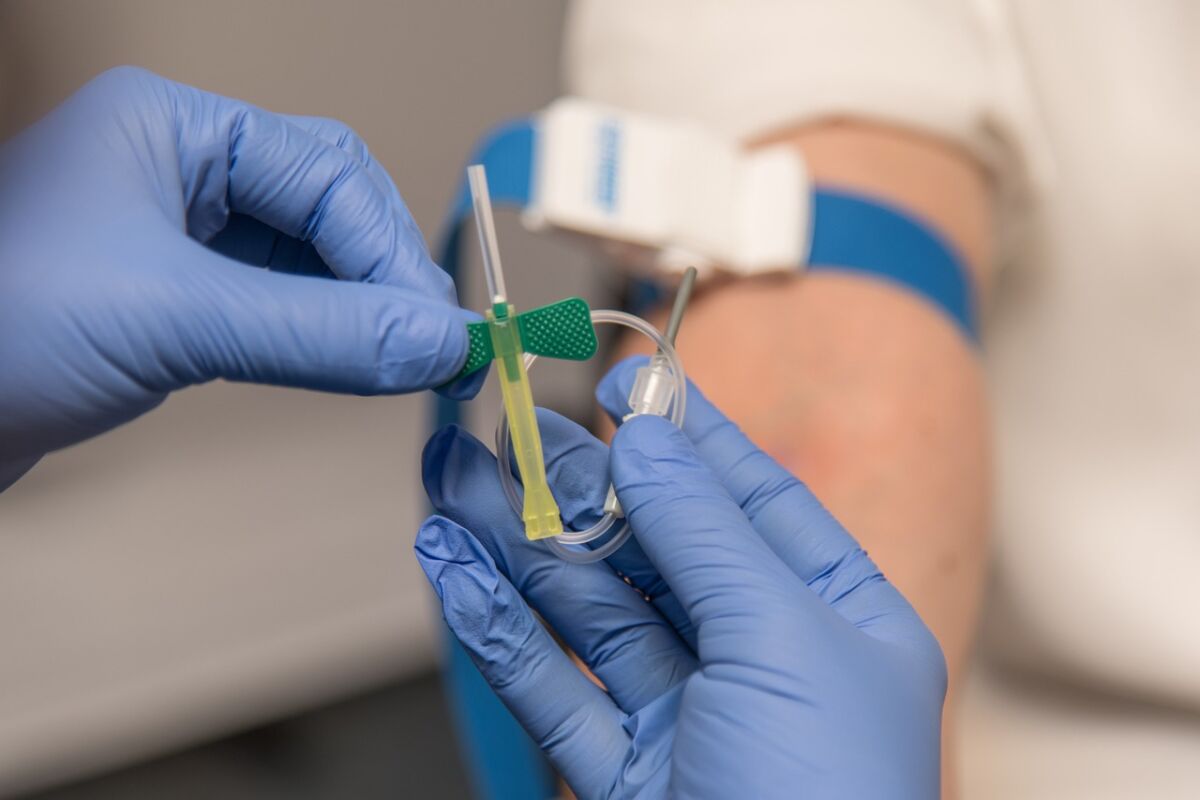 ¡A donar sangre! Conozca los puntos donde puede donar sangre Con un anuncio por parte de la Secretaría de Salud y el Instituto Distrital de Ciencia, Biotecnología e Innovación en Salud, IDCBIS, invitaron a toda la ciudadanía bogotana para que done sangre en cualquiera de los puntos móviles habilitados en la capital.