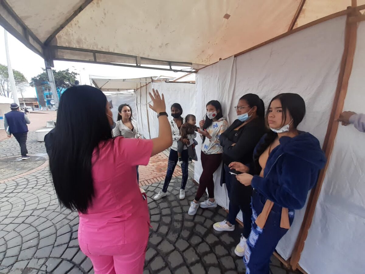 Soacha logró importante reducción de embarazos en adolescentes 7 Soacha logró importante reducción de embarazos en adolescentes En un reciente informe entregado por la Secretaría de Salud del municipio de Soacha, se ha presentado una importante disminución en las tasas de embarazos en adolescentes, lo que contribuye a una mejora en la salud pública.