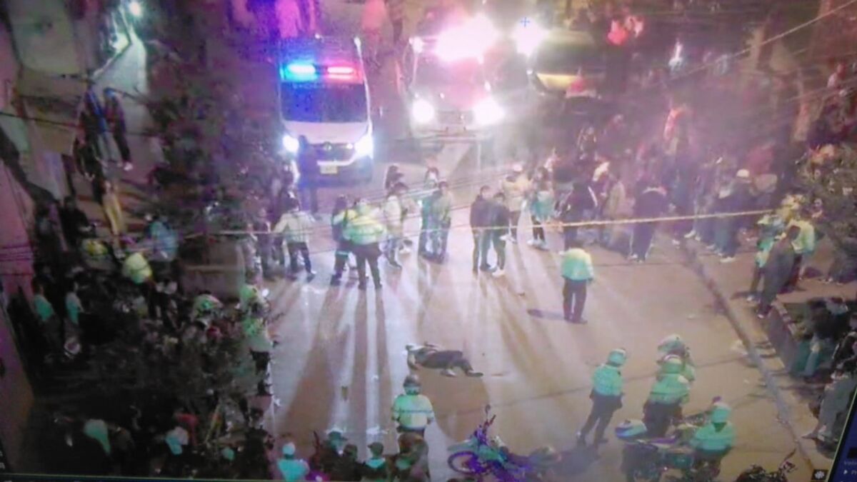 Dos muertos en Engativá Centro Los bares y demás establecimientos comerciales del sector de Engativá centro (en Engativá), pasadas las 12 de la noche de ayer estaban en el furor de la rumba: la gente conversaba,bailaba, comía y disfrutaba en tranquilidad ya entrada la madrugada.