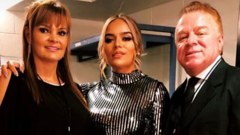El secreto del éxito de Karol G 10 El secreto del éxito de Karol G A raíz de los aplausos y las felicitaciones que recibió la cantante de música urbana Karol G, tras su presentación en el festival Coachella, sus padres revelaron en el programa Despierta América cuál es el secreto para que la artista esté en la cima.