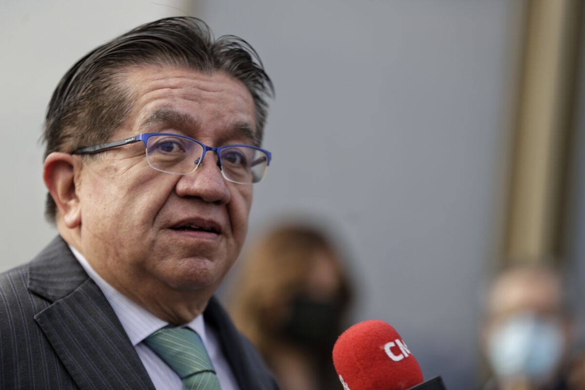 Lavado de manos y otras medidas también dejarían de ser obligatorias: Minsalud 9 Lavado de manos y otras medidas también dejarían de ser obligatorias: Minsalud El desescalamiento de la pandemia en Colombia es una realidad. Además de iniciar el proceso para poner fin al uso obligatorio del tapabocas, el Ministerio de Salud también señaló que el país se puede empezar a despegar de medidas como el lavado constante de manos.