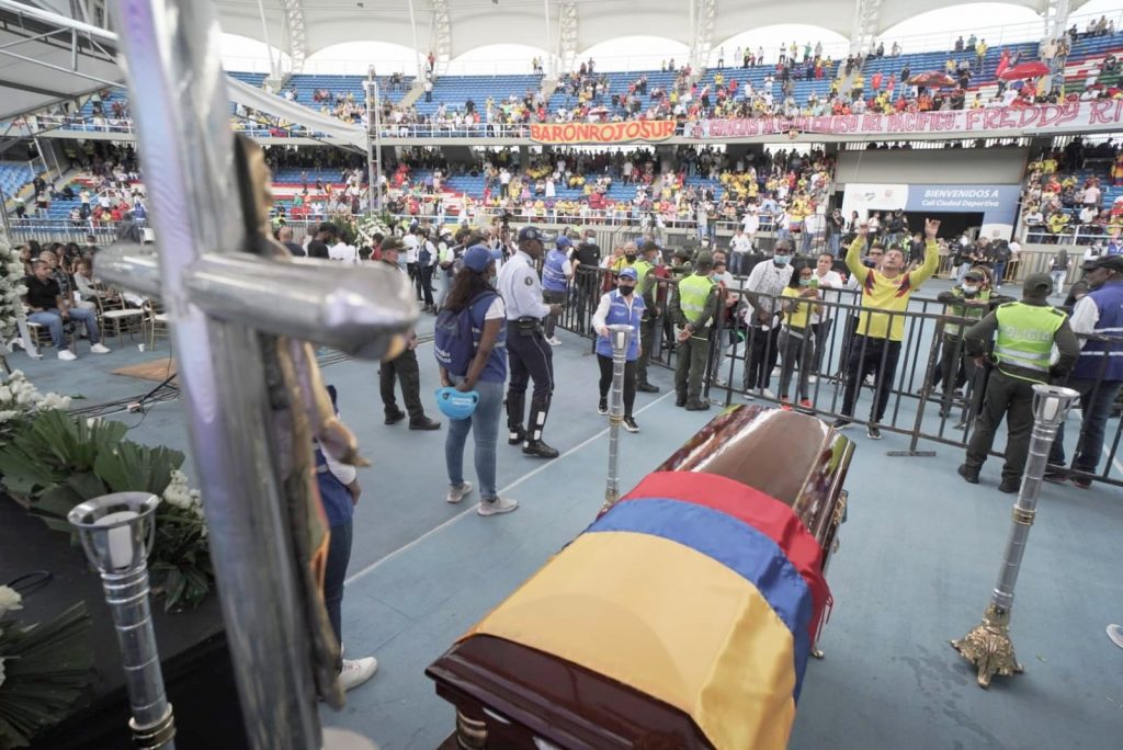 Así fue el emotivo homenaje de despedida a Freddy Rincón En el estadio Pascual Guerrero caleños y seguidores de Freddy Rincón le rindieron un emotivo homenaje al 'Coloso de Buenaventura'