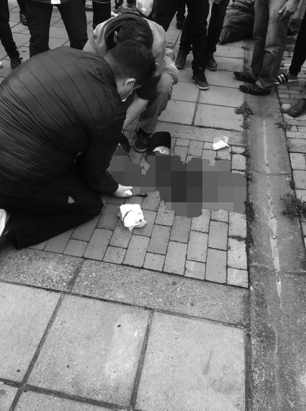 Bala a fletero en la Calle 26 Según se conoció, el sujeto intentó robar a un ciudadano que acababa de retirar dinero del banco BBVA, pero en la reacción los escoltas accionaron sus armas de fuego en contra del señalado fletero.