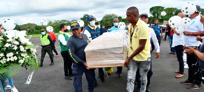 En video: Así fue la despedida de Freddy Rincón en Buenaventura 2 En video: Así fue la despedida de Freddy Rincón en Buenaventura En la tarde del pasado jueves, 14 de abril, una avioneta con el cuerpo de Freddy Eusebio Rincón Valencia despegó desde el aeropuerto Alfonso Bonilla Aragón, de Cali, con destino a Buenaventura para el último adiós en su tierra natal.