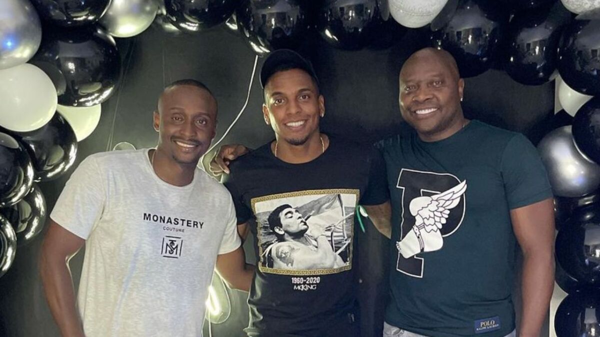 Familia de Freddy Rincón dice que la ropa del video no concuerda con la del accidente 2 Familia de Freddy Rincón dice que la ropa del video no concuerda con la del accidente A raíz de la declaración que dio el fiscal general Francisco Barbosa respecto al accidente de tránsito en el que perdió la vida el exfutbolista Freddy Rincón, quien, dice el ente, que iba conduciendo el vehículo que protagonizó el siniestro, la familia del exjugador ha salido a dar sus declaraciones.