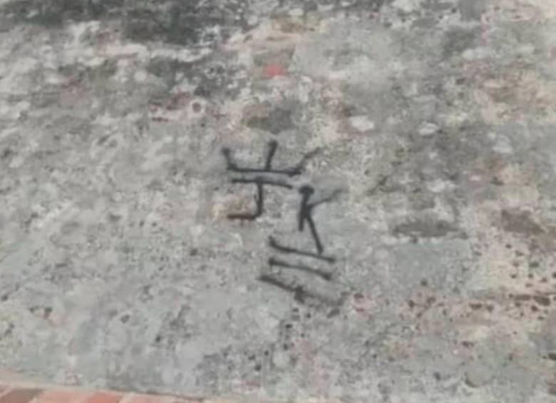 Extranjeros pintaron grafiti en el histórico Castillo de San Felipe Dos jóvenes de 21 y 22 años de edad, con una lata de spray de color negro pintaron letras en una pared del icónico Castillo San Felipe.