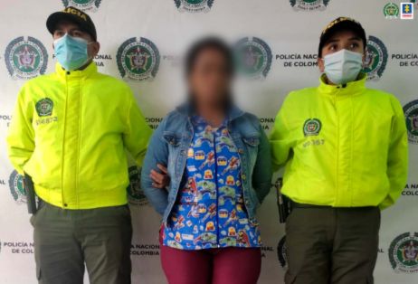 A la cárcel profesora que abusa y torturaba a una niña en jardín infantil del sur de Bogotá 2 A la cárcel profesora que abusa y torturaba a una niña en jardín infantil del sur de Bogotá Un juez de control de garantías le impuso medida de aseguramiento en centro carcelario a una profesora señalada de abusar sexualmente y torturar a una niña de tan solo 3 años de edad en un jardín infantil ubicado en el sur de la ciudad.