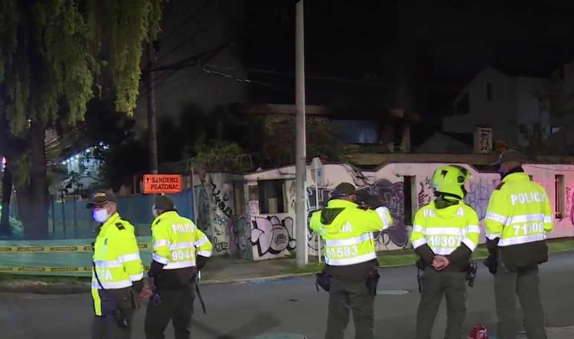 Se incendió antiguo consulado de Venezuela 1 Se incendió antiguo consulado de Venezuela A la madrugada de este lunes, se presentó un incendio en la propiedad abandonada en la que funcionaba el consulado de Venezuela en Bogotá, el cual dejó de funcionar en este sitio desde 2019.