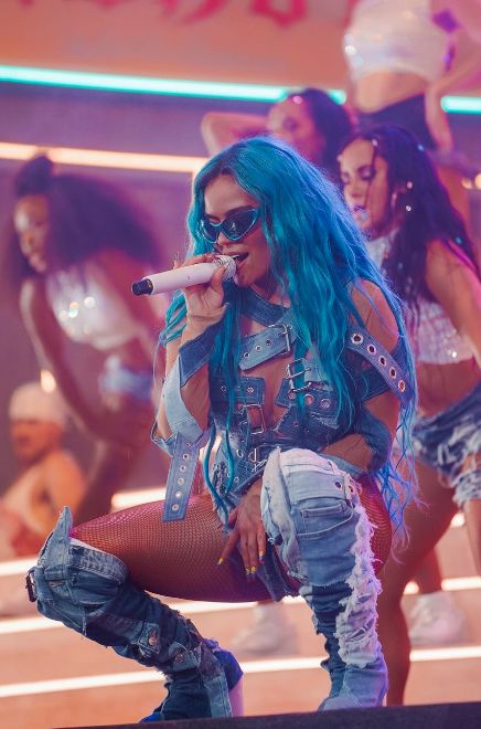 Karol G se lució con su show en Coachella La carrera de Karol G definitivamente está en otro nivel. La paisa se presentó este domingo, 17 de abril, en el festival de música internacional de Coachella y lo que hizo fue magia.&nbsp;Al menos eso es lo que miles de personas contaron en redes sociales.