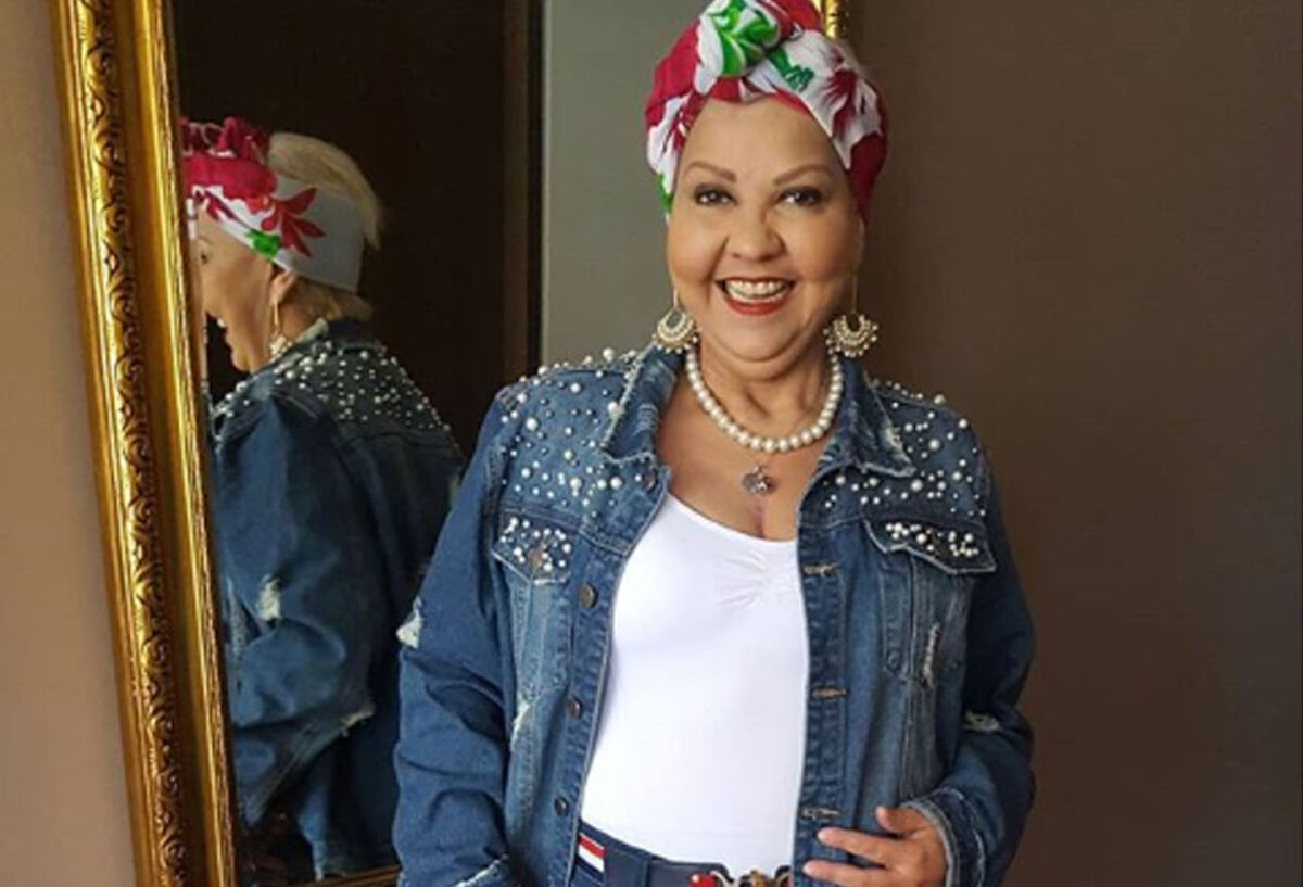 “yo pasé de vivir para comer a comer para vivir": La Gorda Fabiola 2 “yo pasé de vivir para comer a comer para vivir": La Gorda Fabiola Si hay una humorista berracamente querida por los colombianos, esa es nuestra Gordita Fabiola… Y cómo no, si nos ha hecho reír durante décadas y cada persona que tiene la oportunidad de conocerla puede dar fe de lo querida que es pa’ tratar a la gente, por eso en LA Q’ la invitamos a que nos contara un poco de su carrera ¡y sí que cortamos tela! con La Gorda Fabiola.