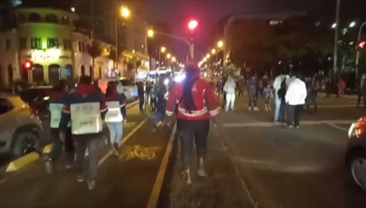 La cifra total de lesionados entre policías, niños e indígenas 1 La cifra total de lesionados entre policías, niños e indígenas Un enfrentamiento entre indígenas de la comunidad Emberá, que se encuentran desde hace varios meses asentados en el parque Nacional y la Policía dejó siete agentes y seis gestores de convivencia lesionados.