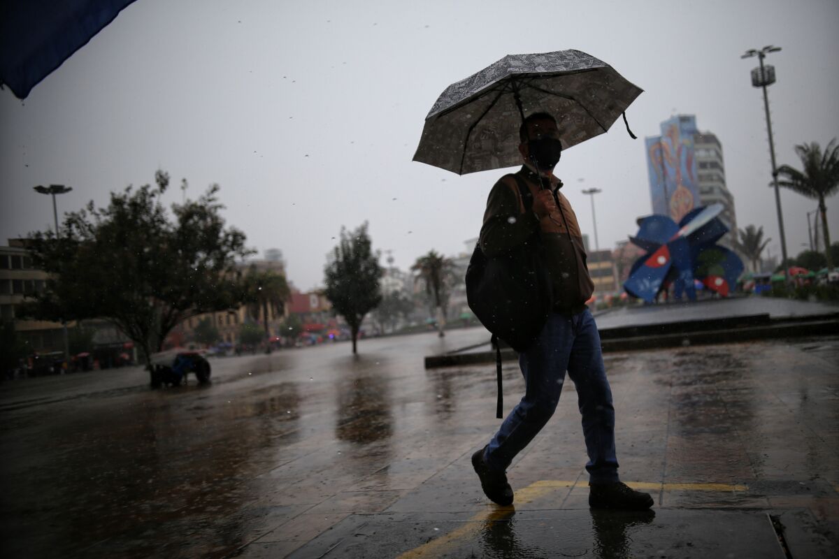 El Ideam entregó pronostico de clima para el domingo de elecciones Para este fin de semana de jornada de elecciones se esperan precipitaciones especialmente durante las tardes en sectores de las regiones Caribe, incluido el archipiélago de San Andrés, Andina, Pacífica y Amazonia, según el pronóstico del Instituto de Hidrología, Meteorología y Estudios Ambientales (Ideam).