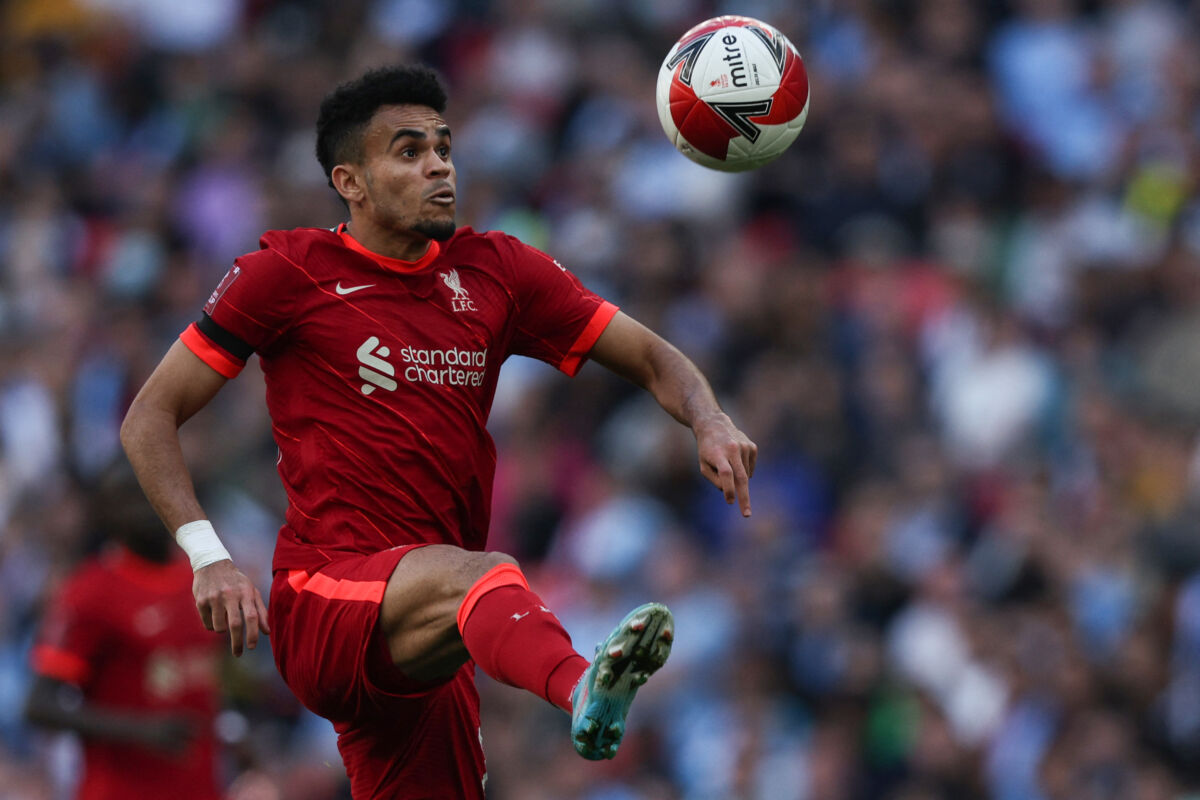 Lucho Díaz será titular ante Real Madrid en la final de la Champions  Con un decisivo partido por la final de la Champions League, el director técnico del Liverpool, Jürgen Klopp, puso al colombiano ‘Lucho’ Díaz en su plantel titular para enfrentarse al Real Madrid.