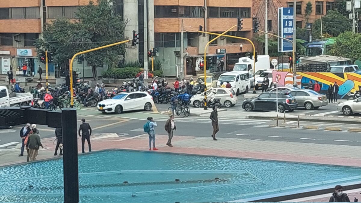EN VIDEO: Ya arrancaron las movilizaciones de moteros en Bogotá 1 EN VIDEO: Ya arrancaron las movilizaciones de moteros en Bogotá Debido a las manifestaciones de moteros en la ciudad, se presenta afectaciones viales en la avenida NQS con calle 92 y en la carrera séptima con calle 72.