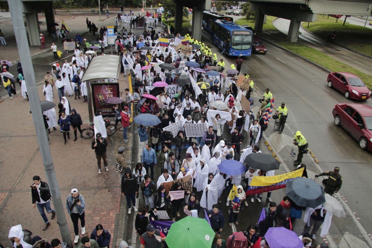 Así avanza el Paro Nacional en diferentes sectores de Bogotá Luego de una nueva jornada de marchas a cargo de los ciudadanos que conmemoran un año del Paro Nacional, a continuación les compartimos los lugares con mayor presencia ciudadana.