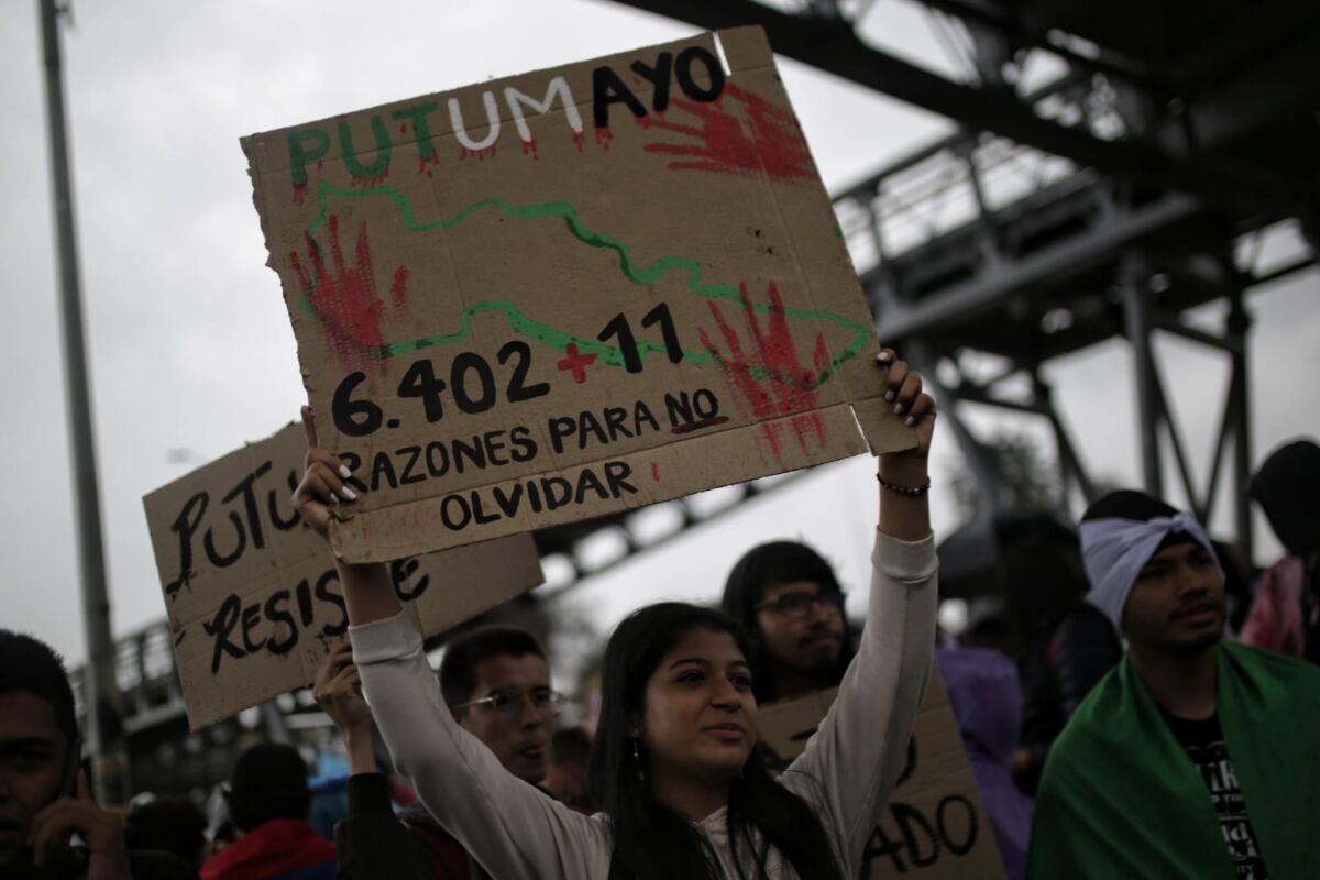 A esta hora se registran afectaciones en varias estaciones de TM En horas de la mañana de este jueves iniciaron las marchas en la capital del país para conmemorar un año del Paro , y aunque según reportaron en las primeras horas de la mañana la protesta fue pacífica, hace pocos instantes, la Policía informó que algunas estaciones de la Av. Caracas fueron vandalizadas.