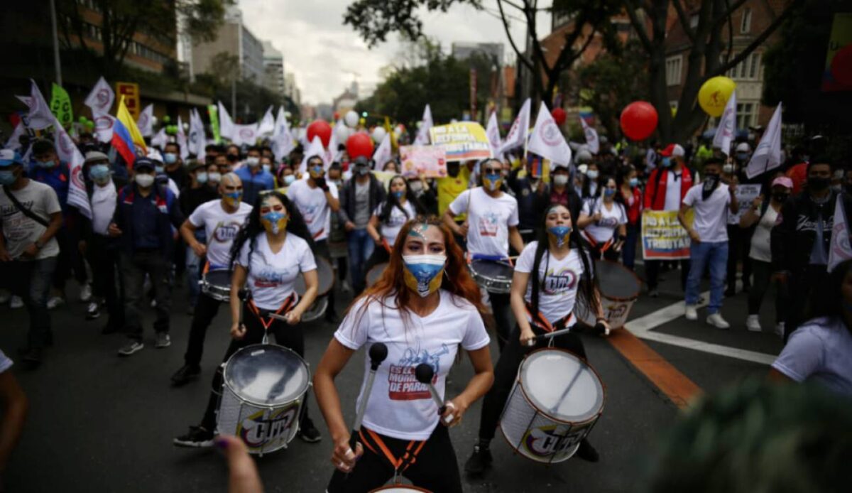 Así avanza el Paro Nacional en diferentes sectores de Bogotá Luego de una nueva jornada de marchas a cargo de los ciudadanos que conmemoran un año del Paro Nacional, a continuación les compartimos los lugares con mayor presencia ciudadana.