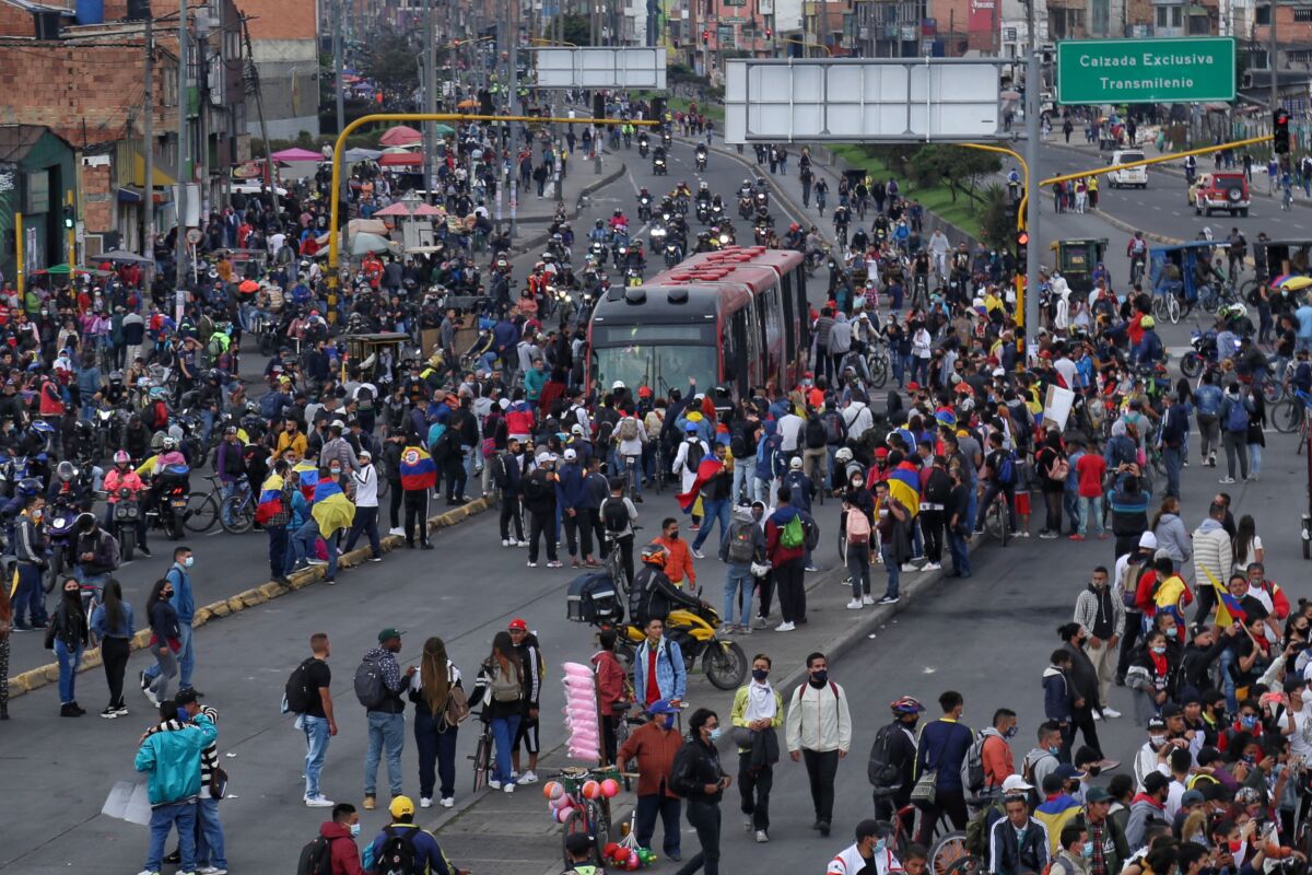 Comité del paro convocó una sola movilización para este domingo 1 de mayo 1 Comité del paro convocó una sola movilización para este domingo 1 de mayo La Central Unitaria de Trabajadores (CUT), una de las organizaciones sociales que conforman el Comité Nacional del Paro, anunció que para conmemorar el primer año del Paro Nacional y el Día Internacional de los Trabajadores realizarán una sola jornada de movilización este domingo primero de mayo en todas las capitales del país.