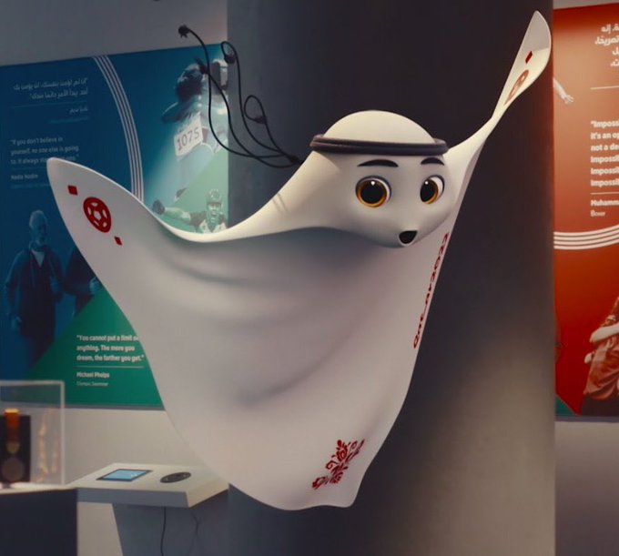 La'eeb la mascota oficial del Mundial de Catar 2022 que parece un fantasma En medio del sorteo del Mundial 2022 se presentó a la mascota del torneo, se trata de La'eeb, y aunque parece un tierno fantasma, es un personaje animado que&nbsp;en realidad representa un turbante, lo cual es clásico de la cultura árabe.