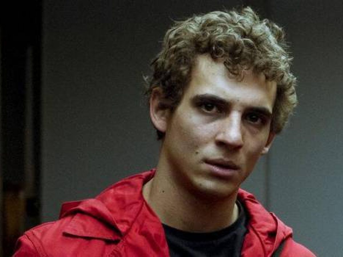 EN VIDEO: Miguel Herrán, entre lágrimas, muestra cómo se le quemó su casa 1 EN VIDEO: Miguel Herrán, entre lágrimas, muestra cómo se le quemó su casa El actor Miguel Herrán, conocido por su participación en producciones de Netflix como 'Río' en la serie 'La casa de papel', o 'Christian' en 'Elite', mostró en su cuenta de Instagram como su casa era consumida por las llamas.