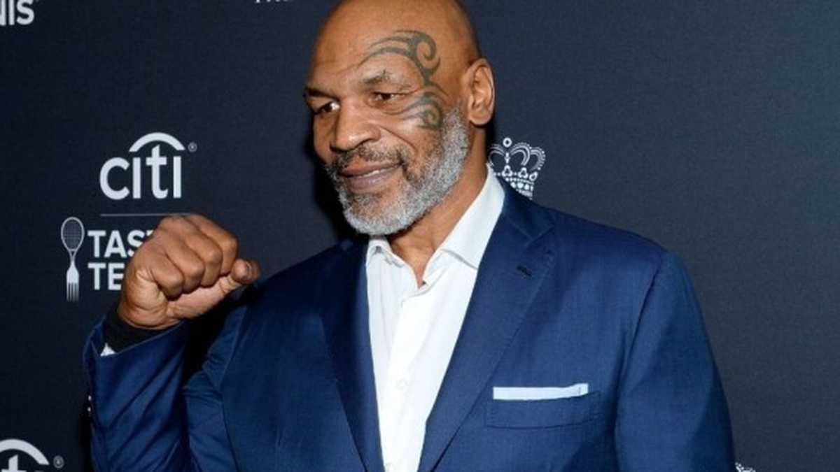 En video: la paliza que le dio Mike Tyson un a pasajero 3 En video: la paliza que le dio Mike Tyson un a pasajero El boxeador Mike Tyson, se volvió tendencia en redes sociales este jueves al ser el protagonista de una tremenda golpiza que le brindó a un fanático que no paraba de molestarlo dentro de un vuelo que se dirigía a Florida (Estados Unidos).