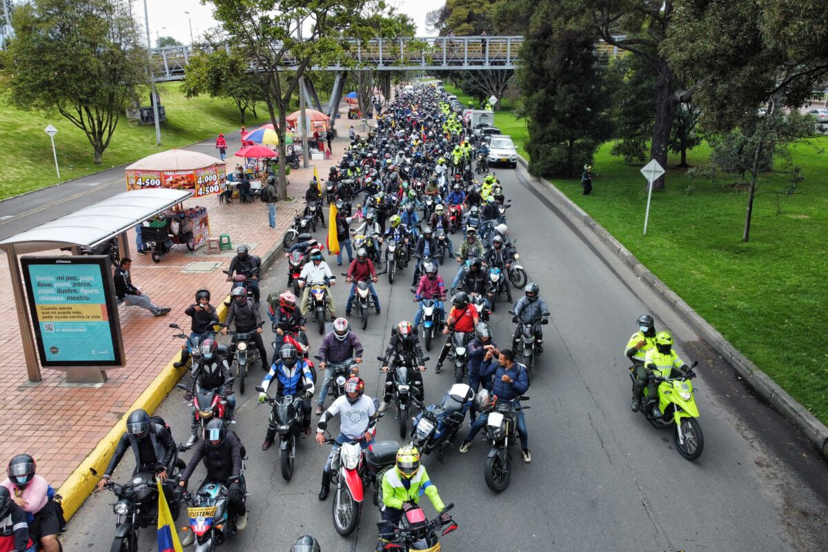 ¡Pilas! Habrá manifestaciones de motociclistas este miércoles en Bogotá Este miércoles 6 de abril, a partir del mediodía, se llevarán a cabo nuevas manifestaciones por parte de los motociclistas en la capital del país, tras una reunión fallida con el Distrito por las nuevas medidas impuestas por la Alcaldía de Bogotá, que dicen, los afecta directamente.