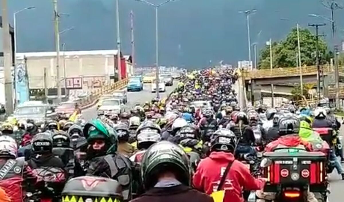 Continúan los problemas de movilidad por la protesta de motociclistas 3 Continúan los problemas de movilidad por la protesta de motociclistas Al respecto, la Secretaría de Movilidad también reportó afectación vial en la avenida NQS con calle 26 en sentido Norte - Sur, en la avenida NQS con calle 63 en sentido Norte – Sur y en la avenida Caracas con calle 26 en ambos sentidos viales.