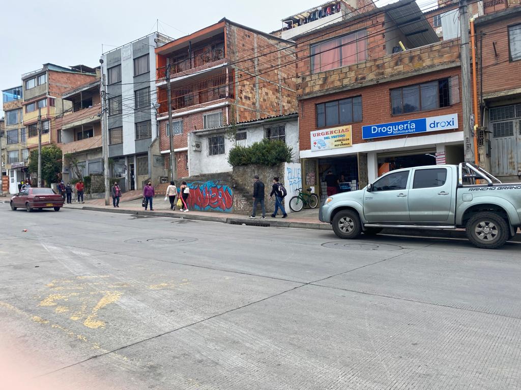 A Gabriel lo hallaron en estado de descomposición en su vivienda de Usaquén 1 A Gabriel lo hallaron en estado de descomposición en su vivienda de Usaquén 4 de abril, esta es la fecha que jamás olvidará una familia de Bogotá, luego de encontrar dentro de una vivienda, tendido sobre su cama, el cuerpo en avanzado estado de descomposición de Gabriel Rivera, uno de sus seres queridos.