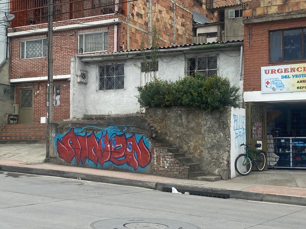 A Gabriel lo hallaron en estado de descomposición en su vivienda de Usaquén 2 A Gabriel lo hallaron en estado de descomposición en su vivienda de Usaquén 4 de abril, esta es la fecha que jamás olvidará una familia de Bogotá, luego de encontrar dentro de una vivienda, tendido sobre su cama, el cuerpo en avanzado estado de descomposición de Gabriel Rivera, uno de sus seres queridos.