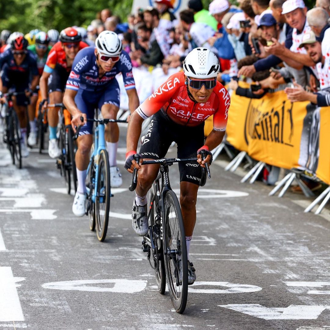 Tour: Bob Jungels ganó la etapa y Nairo entró al top 10 7 Tour: Bob Jungels ganó la etapa y Nairo entró al top 10 El luxemburgués Bob Jungels (AG2R Citroën) se impuso en solitario en la novena etapa del Tour de Francia, este domingo con final en Chatel, al término de la cual el esloveno Tadej Pogacar conservó el maillot amarillo de líder de la general.