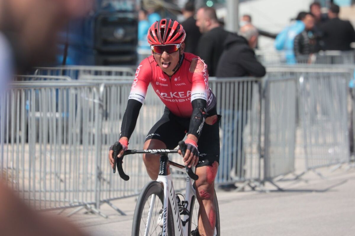 Nairo se baja de la Vuelta a España para defenderse 2 Nairo se baja de la Vuelta a España para defenderse El colombiano Nairo Quintana (Arkéa Samsic), descalificado el miércoles del pasado Tour de Francia por infracción médica, anunció este jueves que no participará en la Vuelta a España, que arranca el viernes, explicando que no tiene "la cabeza ni el cuerpo para la competición".