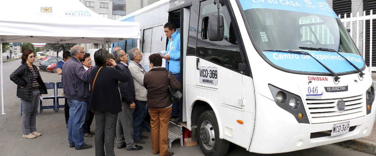 ¡Pilas! Reportan congestión para pagar impuestos en la Secretaría de Hacienda En las últimas horas, ciudadanos inconformes han reportado que en la oficina móvil de la Secretaría de Hacienda, que se encuentra ubicada en la carrera 10 con Avenida Jiménez, no han podido pagar impuestos porque no hay atención, pues, al parecer, el sistema se encuentra caído.