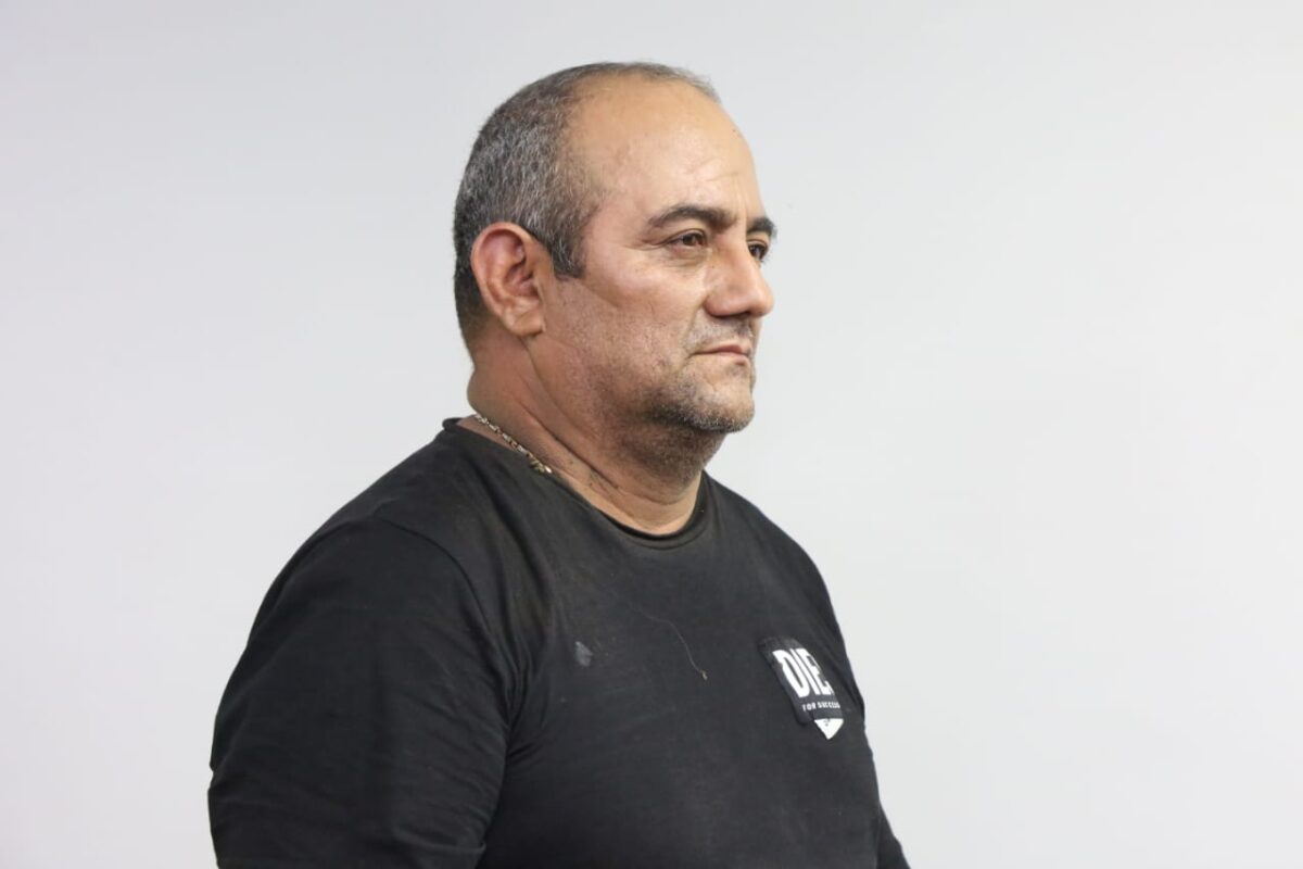 Consejo de Estado ordenó suspender extradición de Otoniel 4 Consejo de Estado ordenó suspender extradición de Otoniel El Consejo de Estado suspendió el trámite de extradición de Dairo Antonio Úsuga David, alias 'Otoniel', mientras se toma una decisión de fondo frente a una acción de tutela presentada por las víctimas del exjefe del Clan del Golfo.