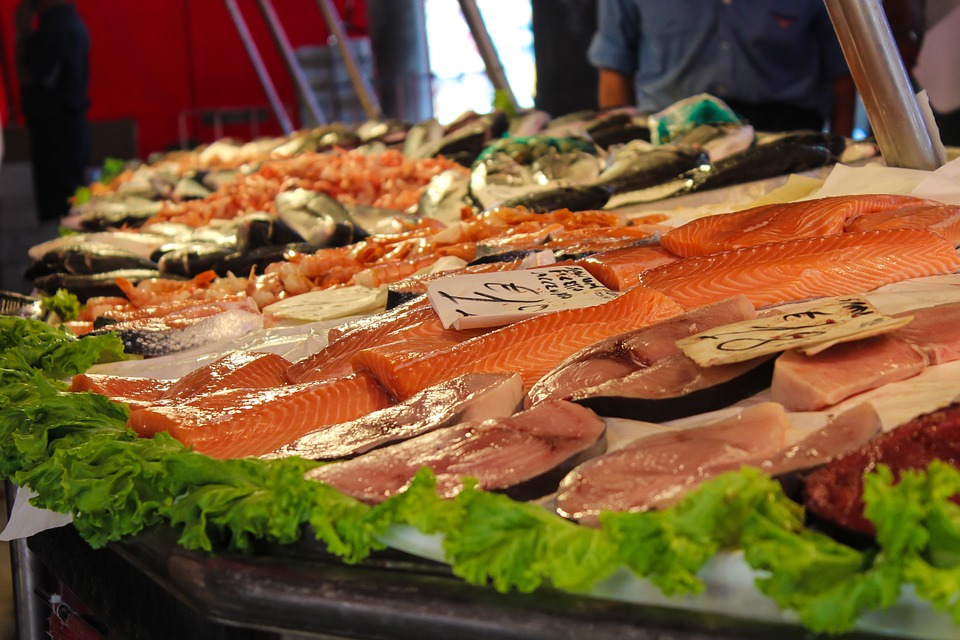 A pocos días de Semana Santa, así están los precios del pescado en Bogotá A tan solo unos días del inicio de Semana Santa y en medio de la preocupante alza en los precios de varios alimentos, muchos bogotanos se preguntan sobre si el pescado va a ser una opción de compra al alcance para estos días tradicionales en la fe católica.