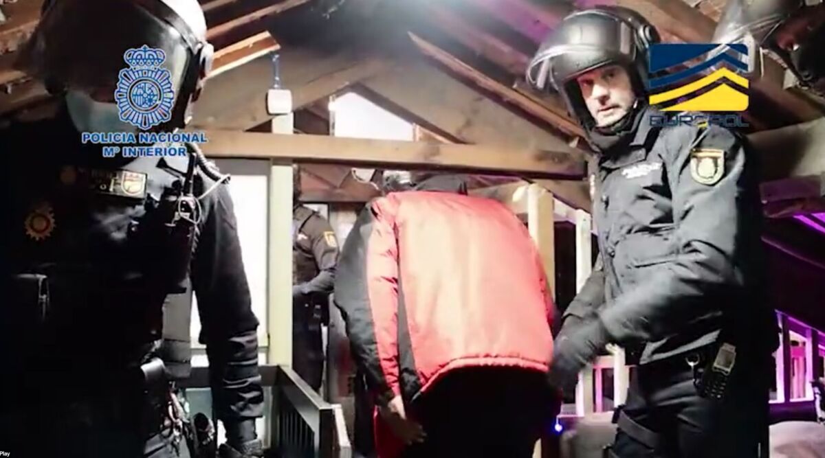 Liberan a colombianas que eran prostituidas en Francia Durante el 'Operativo Bogotá' en el que rescataron a las colombianas prostituidas, participó la policía española, quienes lograron la captura de 13 integrantes de esta red.