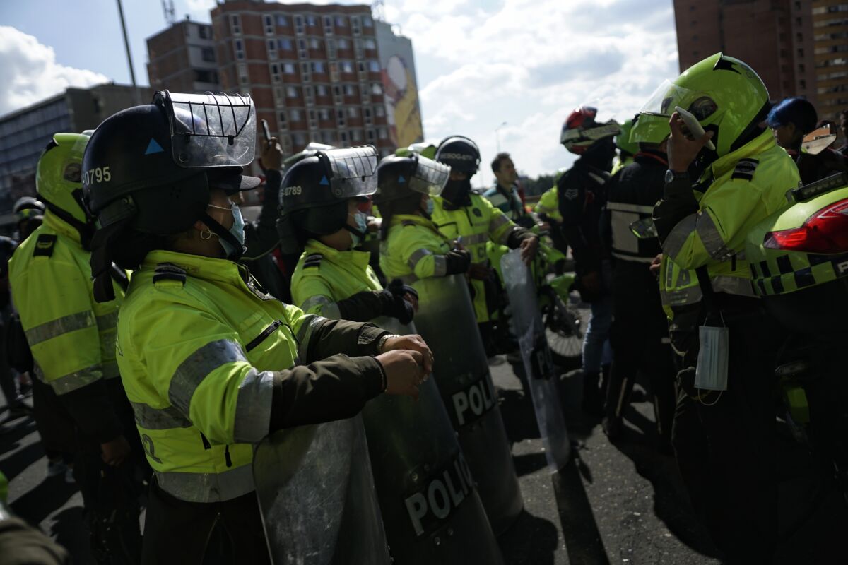 Bogotá está "bajo amenaza terrorista", dice la alcaldesa Más enfática aún, afirmó que los informes de inteligencia advierten que&nbsp;"organizaciones terroristas de todo tipo tienen a Bogotá (....) como su principal objetivo".&nbsp;