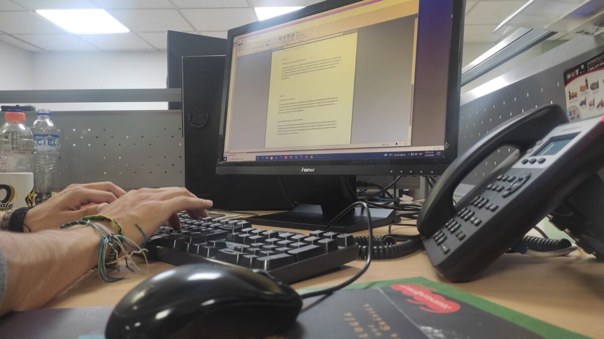 Gobierno reglamentó el trabajo remoto ¿Qué cambiará? En las últimas horas el Ministerio de Trabajo reguló el trabajo remoto en Colombia, una modalidad que se implementó de manera provisional durante la pandemia y que ahora podrá ser utilizada por trabajadores de manera regulada.