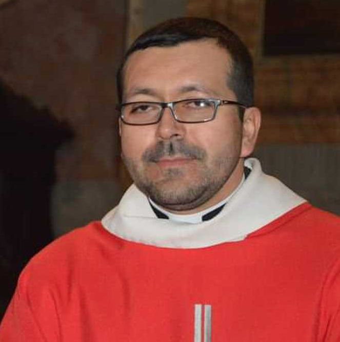 El sacerdote colombiano que es acusado de pedofilia en Italia 9 El sacerdote colombiano que es acusado de pedofilia en Italia Luego de que se conociera la captura del sacerdote colombiano Carlos Alberto Pérez Arco el Viernes Santo en Italia por el delito de pedofilia, se han venido revelando una serie de eventos que acusan al religioso desde hace varios años.