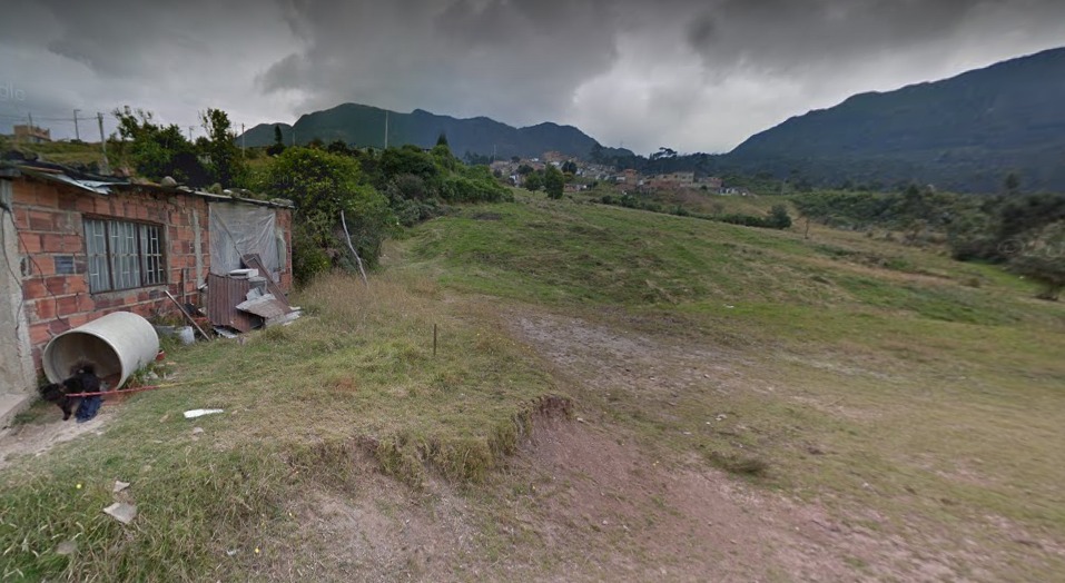 Hallan a pareja asesinada en San Cristóbal En medio de los frondosos matorrales de una zona verde que delimita las localidades de Usme y San Cristóbal, fueron hallados los cuerpos inertes de una pareja de jóvenes, de aproximadamente 25 años, con heridas de arma de fuego en sus cabezas.