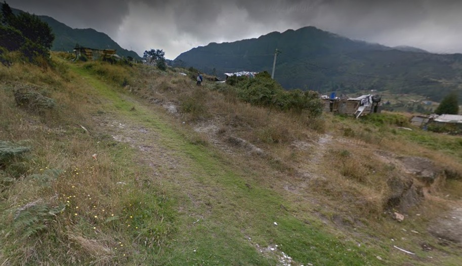Hallan a pareja asesinada en San Cristóbal En medio de los frondosos matorrales de una zona verde que delimita las localidades de Usme y San Cristóbal, fueron hallados los cuerpos inertes de una pareja de jóvenes, de aproximadamente 25 años, con heridas de arma de fuego en sus cabezas.