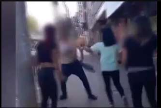 Se hizo pasar por su hija para atrapar al hombre que la acosaba 9 Se hizo pasar por su hija para atrapar al hombre que la acosaba La mamá de una niña de 13 años se hizo pasar por ella luego de darse cuenta que un hombre acosaba a la menor por WhatsApp.