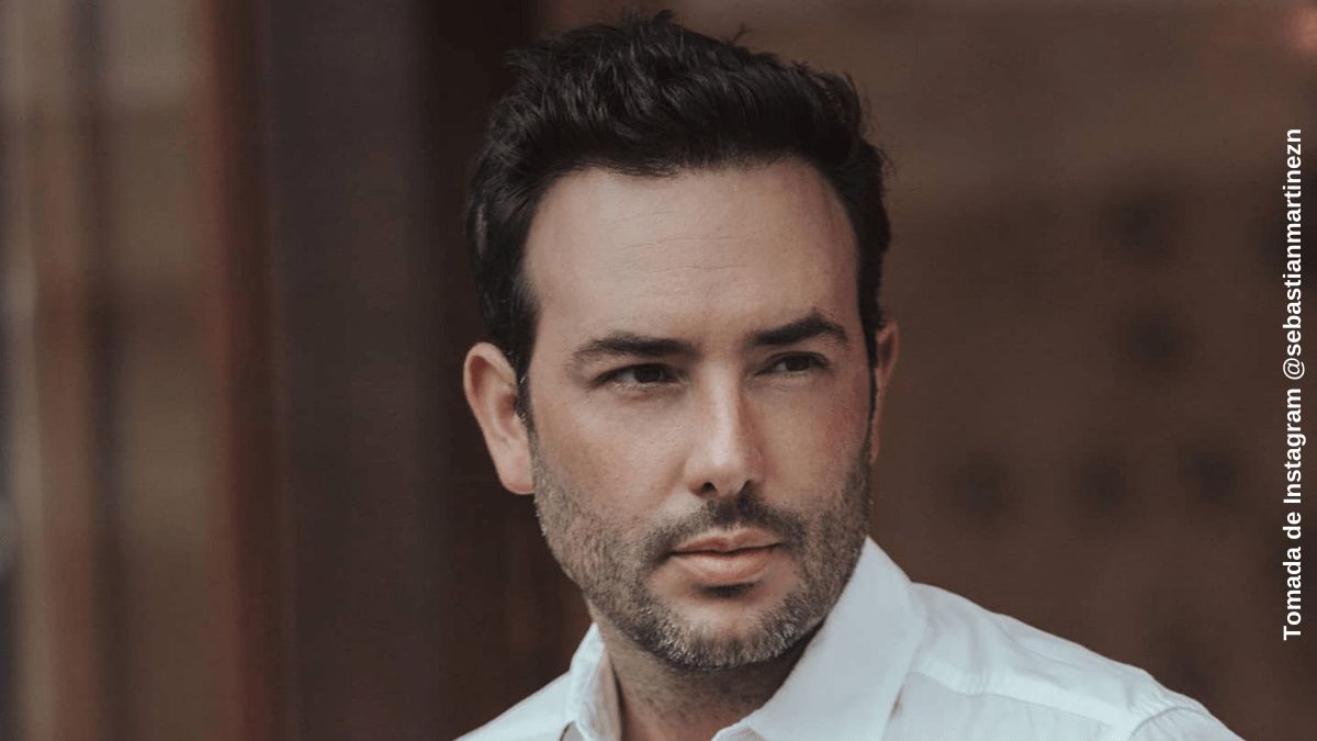 El lado más oscuro de Sebastián Martínez Un hombre de contrastes, es lo primero que uno pensaría al ver los personajes que interpreta Sebastián Martínez en la televisión y plataformas digitales. Por un lado, nos enamoró con su faceta paterna en ‘Pa´quererte’, pero ahora nos produce el efecto contrario y se hace odiar con facilidad en ‘Pálpito’, la serie de moda por estos días en Netflix y que ocupa los primeros lugares de sintonía en Argentina, Las Bahamas, Brasil,&nbsp; Chile, Croacia, Costa Rica, Ecuador, Jamaica, México, Perú, Uruguay y Colombia, por solo mencionar algunos países.