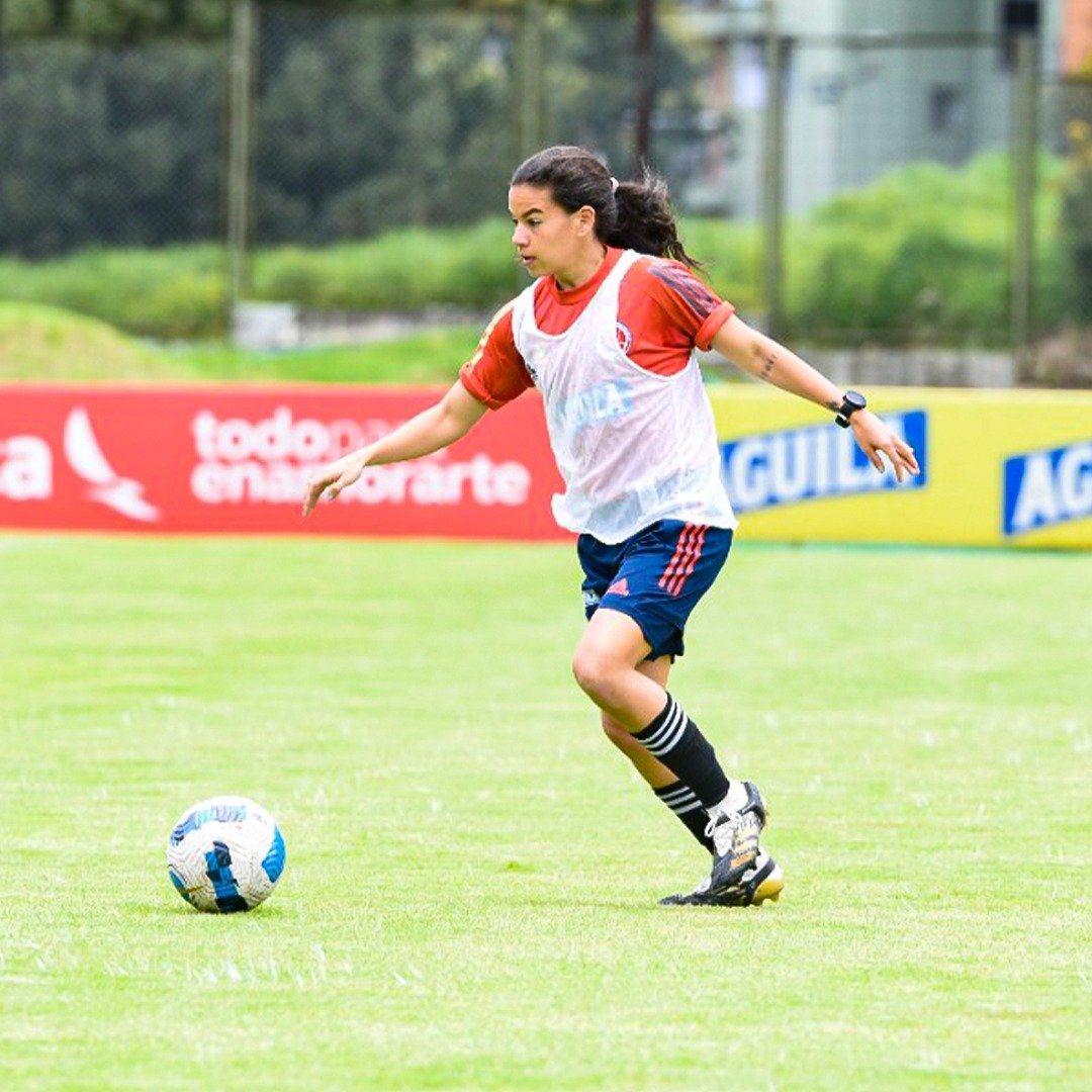 Selección Femenina Sub 20, lista para competir por el Sudamericano Tras la brillante participación de la Selección Femenina Sub-17 y su clasificación al próximo mundial, ahora el turno será para el Sub-20 en su próximo Sudamericano que se jugará en Chile y se podrá ver a través de Señal Colombia Deportes, que transmitirá los partidos del combinado nacional.