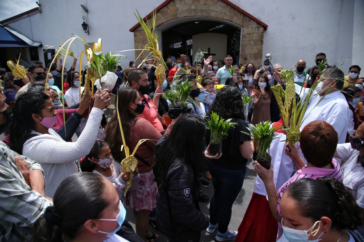¿Cuál es el significado del Viernes Santo y por qué es tan importante? 1 ¿Cuál es el significado del Viernes Santo y por qué es tan importante? El segundo día de la Semana Santa es muy importante para los católicos porque el Viernes Santo se conmemora la muerte de Jesús en la cruz, y hace parte del Tributo Pascual que tiene como fin, preparar a los católicos para el Domingo de resurrección.