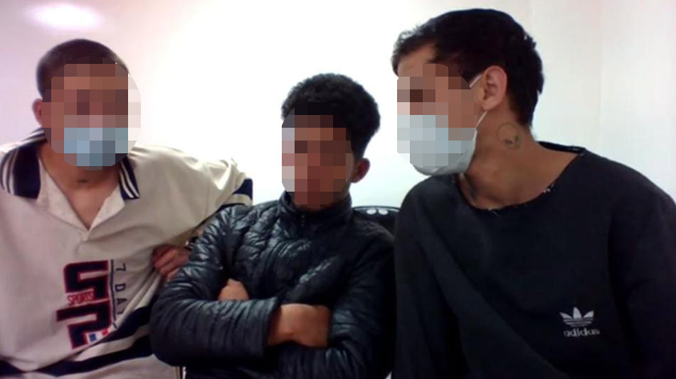 Dos de los capturados por el homicidio del joven Miller Falla aceptaron cargos Luego que las autoridades confirmaran la captura de tres sujetos señalados de haber asesinado al joven promesa del fútbol Miller Steven Falla de 15 años el pasado 2 de abril en Kennedy en medio de un hurto, es tos fueron presentados ante un juez de control de garantías este lunes.