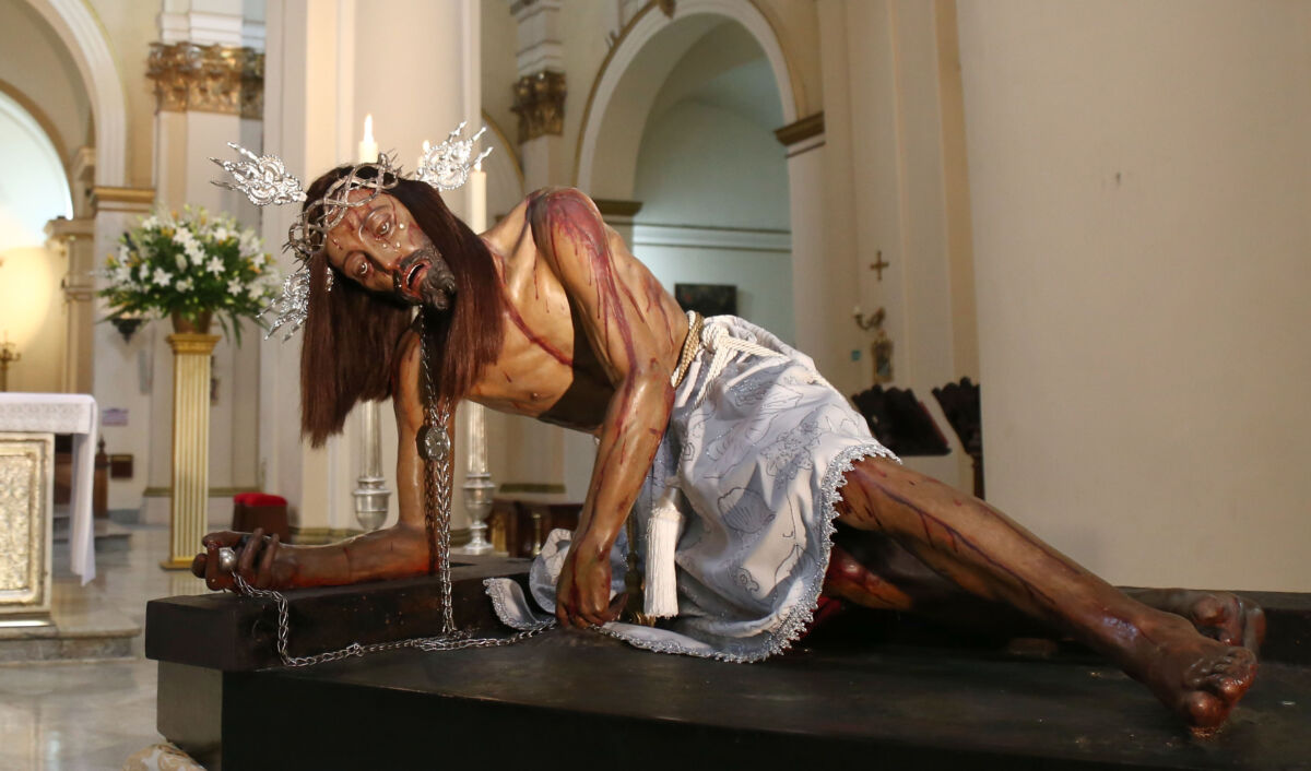¿Cuál es el significado del Viernes Santo y por qué es tan importante? El segundo día de la Semana Santa es muy importante para los católicos porque el Viernes Santo se conmemora la muerte de Jesús en la cruz, y hace parte del Tributo Pascual que tiene como fin, preparar a los católicos para el Domingo de resurrección.