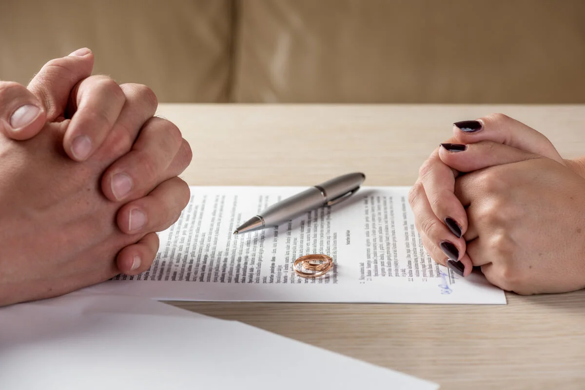 ¿Quiere separarse y vive en unión libre? Esto es lo que debe saber 1 ¿Quiere separarse y vive en unión libre? Esto es lo que debe saber Las separaciones de pareja pueden ser traumáticas, además de los duelos, las uniones rotas deben enfrentar procesos con abogados, notarios y jueces de familia que pueden ser engorrosos o traumáticos.